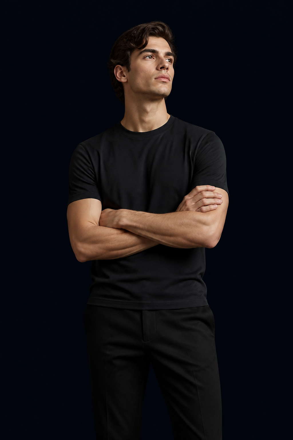 Modelo usando T-Shirt Pima Preto