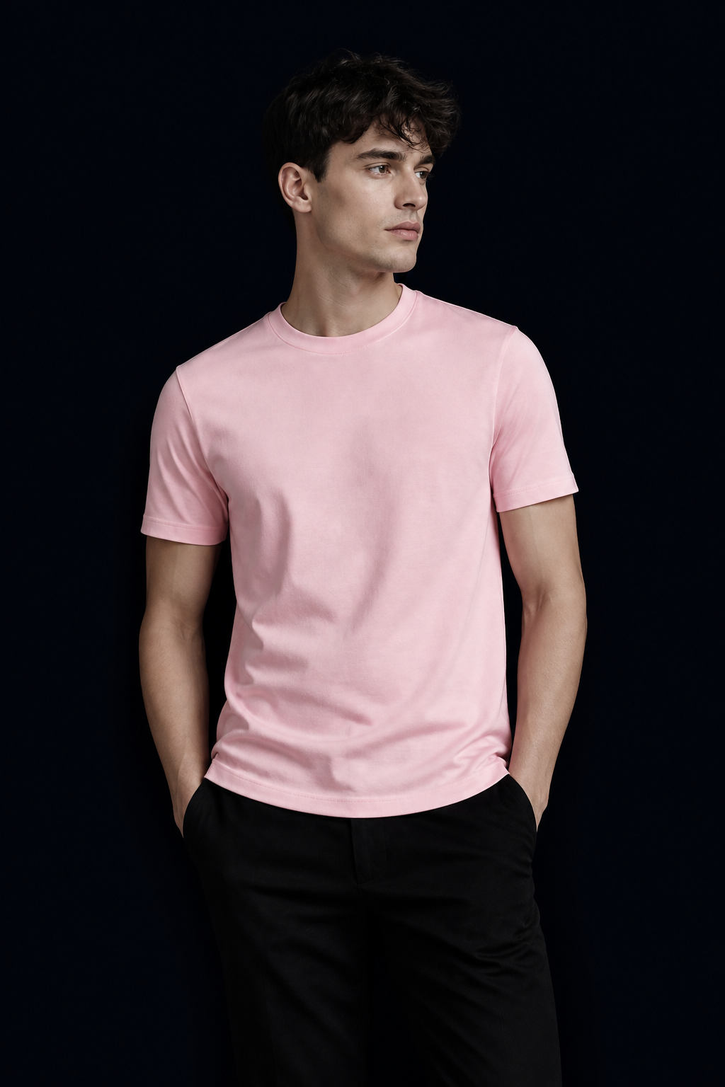 Modelo usando T-Shirt Pima Rosa Bebê